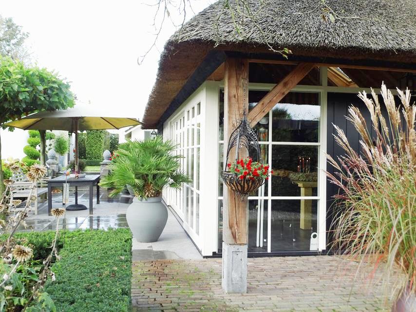 Eikenhouten poolhouse laten bouwen door houtbouw aannemersbedrijf wielink