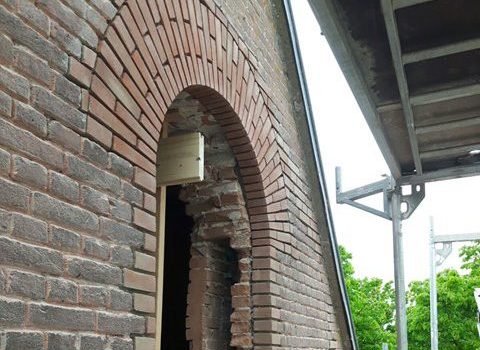 Restauratie gevel van bedrijfsgebouw kerk aannemersbedrijf Wielink