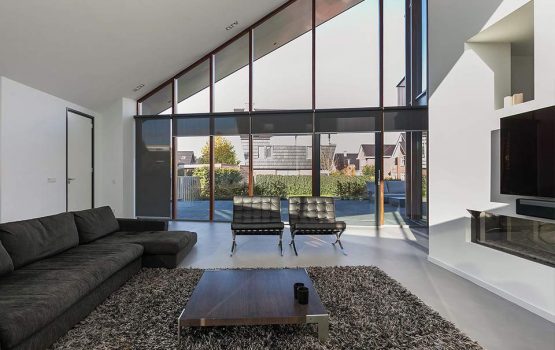 bouw moderne villa met lessenaarsdak interieur