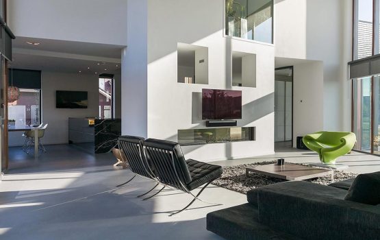 bouw moderne villa met lessenaarsdak interieur
