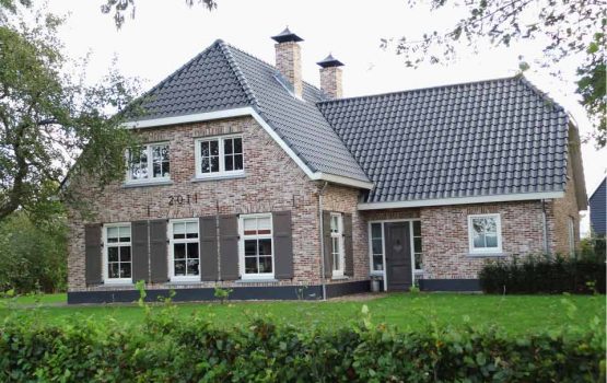 bouwen van landelijke woning met wolfskap / wolfseinden