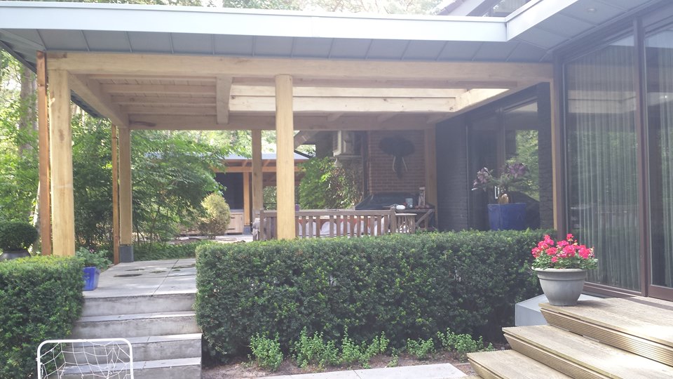 eikenhouten houten veranda terresoverkapping laten bouwen met lichtkoepel