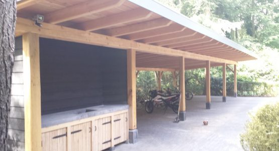 eiken of douglashouten carport laten maken door aannemersbedrijf Wielink