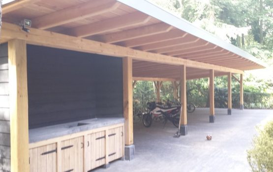 eiken of douglashouten carport laten maken door aannemersbedrijf Wielink