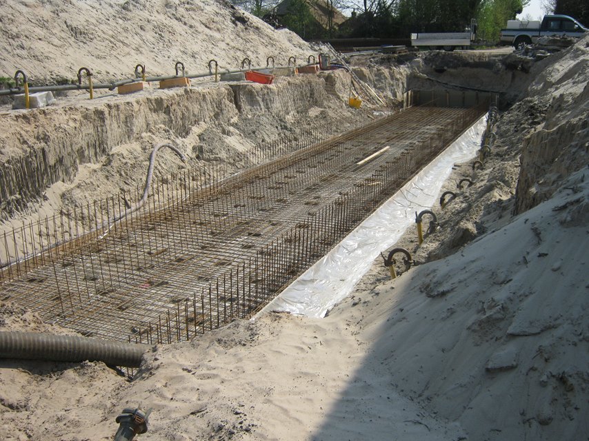 bouwen en storten van mestkelder door bouwbedrijf en aannemersbedrijf Wielink