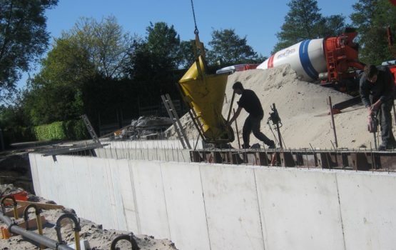 bouwen en storten van mestkelder door bouwbedrijf en aannemersbedrijf Wielink