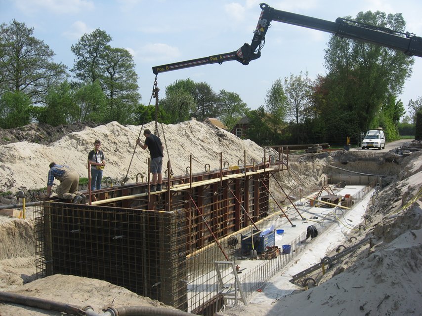 bouwen en storten van mestkelder door bouwbedrijf en aannemersbedrijf Wielink