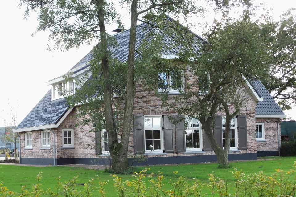 bouwen van landelijke woning met wolfskap / wolfseinden