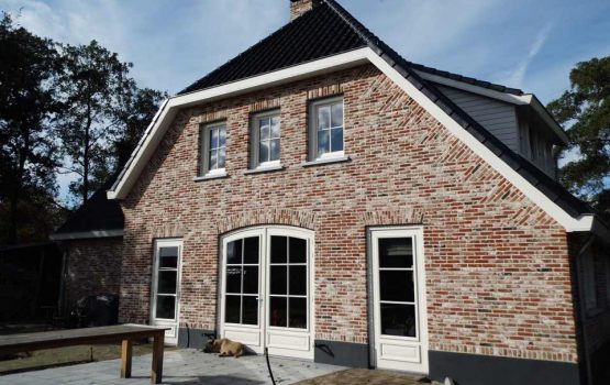 bouwen van landelijke woning met wolfskap / wolfseinden