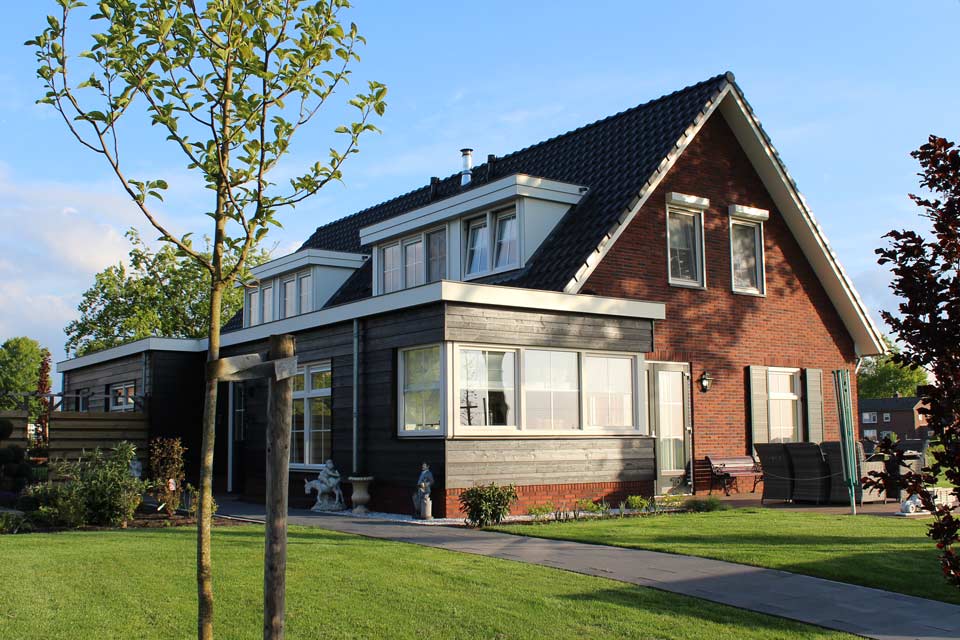 vrijstaande-woning-in-wezep-2-onder-1-kap-uitbouw-houten-planken