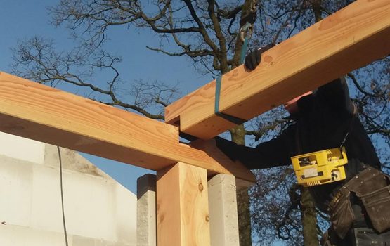 Houten gebinten bij woning in oldebroek - Douglas gebinten - Exclusieve houtbouw aannemersbedrijf Wielink