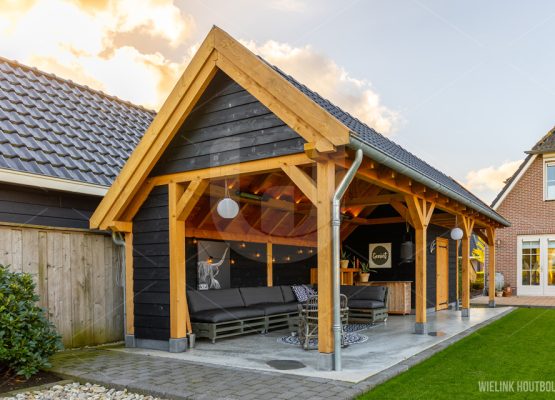 douglas kapschuur constructie met overkapping en berging bouwpakket wielink houtbouw