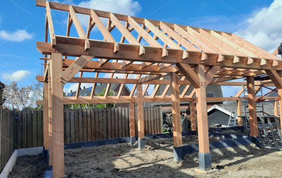 montage-prefab-bouwpakket-constructie-grote-douglas-kapschuur-in-Kampen-Wielink-houtbouw