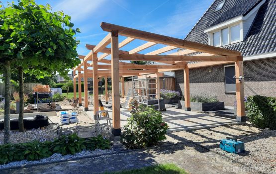 doulgas-constructie-Houten-schuur-lessenaarsdak-met-geisoleerde-wanden-in-Doornspijk-Elburg-Wielink-houtbouw
