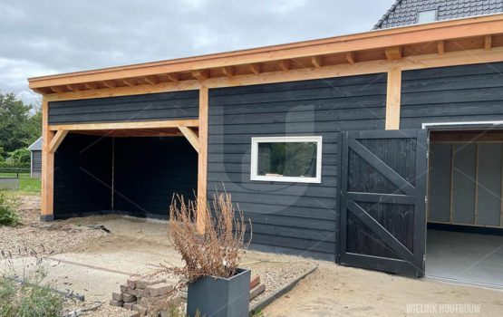 doulgas-constructie-Houten-schuur-lessenaarsdak-met-geisoleerde-wanden-in-Doornspijk-Elburg-Wielink-houtbouw