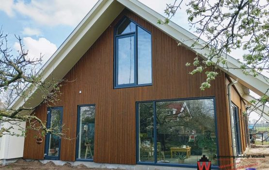moderne-woning-villa-met-strak-design-laten-bouwen-in-Oldebroek-door-bouwbedrijf-wielink-uit-elburg