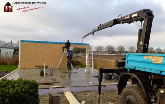 montage-prefab-houtskeletbouwframe-hooiberg-woning-in-Almere-door-Aannemersbedrijf-Wielink-houtbouw-uit-Elburg