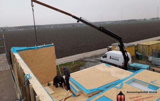 opbouw-prefab-houtskeletbouwframe-hooiberg-woning-in-Almere-door-Aannemersbedrijf-Wielink-houtbouw-uit-Elburg