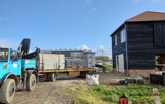 oplevering-prefab-houtskeletbouwframe-hooiberg-woning-in-Almere-door-Aannemersbedrijf-Wielink-houtbouw-uit-Elburg